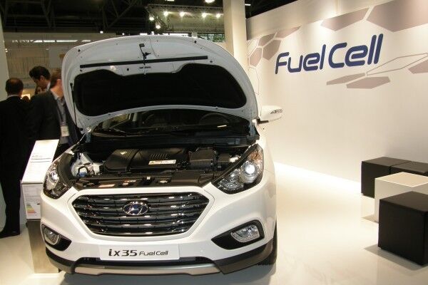 Hyundai präsentierte auf der eCarTec 2013 den ix35 Fuel Cell, das erste in Serie produzierte, wasserstoffbetriebene Brennstoffzellenauto (Bild: Thomas Kuther)