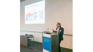 Dr.-Ing. Marco Schneider, Bereichsleiter Fertigungs- und Prozesstechnik des Fraunhofer IPA, begrüßt die über 70 Gäste des ersten „Innovationsforum Zerspanwerkzeuge – Neue Technologien für neue Herausforderungen“, im Internationalen Congresscenter Stuttgart. (Fraunhofer IPA)