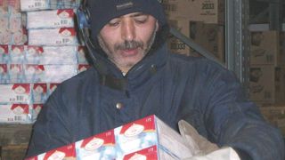 Keiner der „Voicepicker“ bei Wilms Tiefkühl-Service möchte zur vorherigen zeitraubenden Arbeitsweise mit Kommissionierlisten zurückkehren. Bild: Wilms (Archiv: Vogel Business Media)