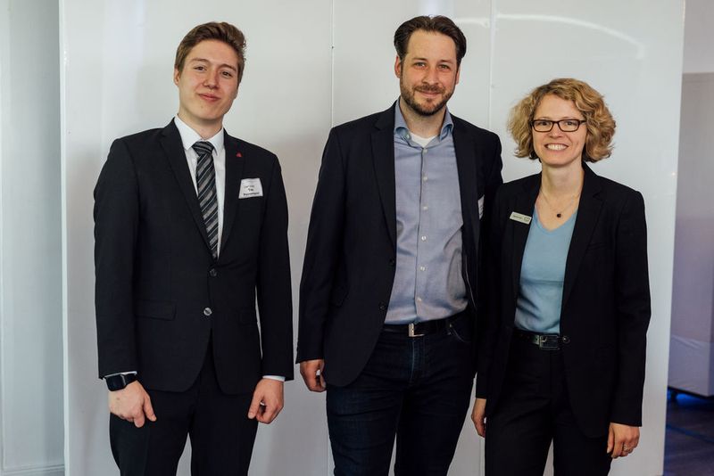 (v. l.) Tim Peinemann (C&P), Thomas Link (HILAD IT Management) und Stephanie Pelch (C&P)  (dbc (deutschlands business-cloud))