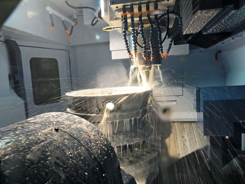 Ein Turbinenring wurde auf dem Multifunktionsbearbeitungszentrum Cublex-63 gefertigt. (Bild: Matsuura)