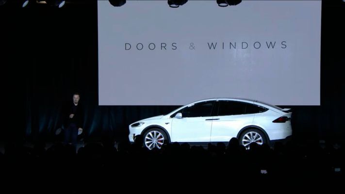 Von der Apokalypse jetzt aber zum Auto selbst. Was an diesem Auto ganz besonders cool ist, sind die Türen und Fenster.  (Tesla)