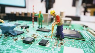 Elektronische Komponenten: Für den Test von elektronischen Komponenten kommt ein Testsequenzer zum Einsatz. (Bild: © luchschenF – stock.adobe.com)