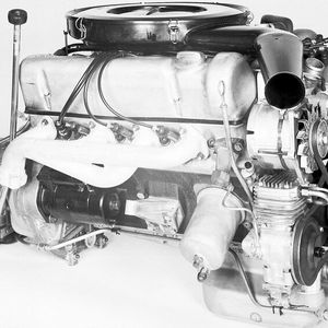 Mercedes-Benz V8-Motor M 116:  Er kommt ab 1969 zunächst in den Typen 300 SEL 3.5 (W 109) sowie 280 SE 3.5 Cabriolet und 280 SE 3.5 Coupé (beide W 111) zum Einsatz. In der S-Klasse W 116 ist er der kleinste der drei V8-Motoren.(Bild:  © Daimler AG)