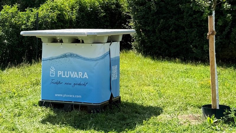 Der Regensammler ist eine Kombination aus autarker Regenwassernutzung und intelligenter Unterflurbewässerung. (Bild:  Pluvara)