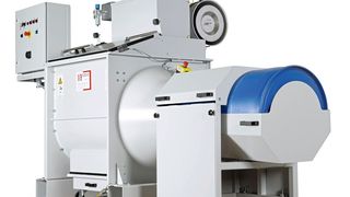 Bei der Entsorgung der mit agressiven Cyanurchlorid-Pulver gefüllten Big Bags standen die Sicherheit des Bedieners und die besonderen Anforderungen an die Werkstoffe im Vordergrund.  (Bild: IB Verfahrens- und Anlagentechnik)