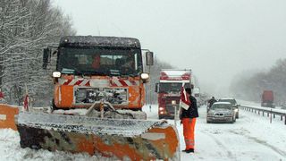 Eis und Schnee sind eine große Gefahr für Lkw-Fahrer. Bei Wetterkapriolen sind sie auf aktuelle und lokale Informationen angewiesen. Bild: LKZ (Archiv: Vogel Business Media)