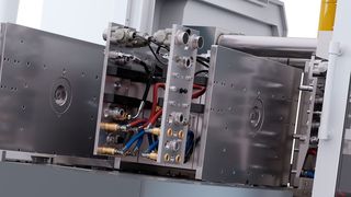 Quick-Mould-Change-Technologie (QMC) heißt eine von Stäubli erdachte Möglichkeit, welche das Wechseln von Spritzgießwerkzeugen schneller macht, wie es heißt. Zu Gast ist dieses Stäubli-Highlight auf der Fakuma in Halle 1 am Stand 217. (Stäubli)