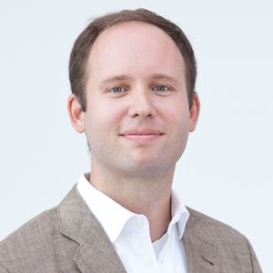 Dr. Nico Pastewski, Innovations- und Technologie-Manager bei Festo: „Als Lösungsanbieter für die Automatisierungstechnik haben wir besonders im Blick, wie sich die Energie in den Maschinen beim Kunden effizient einsetzen lässt. Wir beraten Kunden bei der optimalen energetischen Auslegung ihrer Maschinen. Das geschieht technologieübergreifend.“