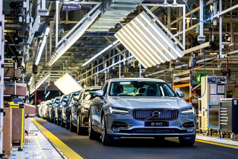 Die Produktion des S90 im chinesischen Volvo-Werk Daqing.