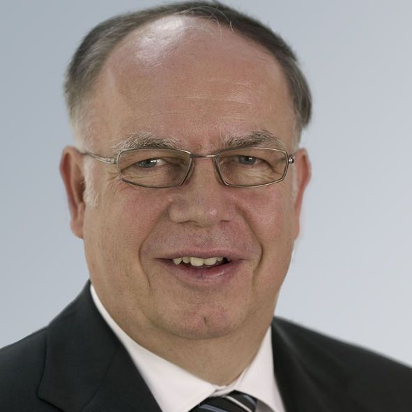 „Das weltweite Jumo-Produktionsnetzwerk wird durch die Erweiterung in China und den geplanten Neubau am Stammsitz in Fulda deutlich gestärkt und unsere Flexibilität und Schlagkraft erhöht sich weiter“, betont der geschäftsführende Jumo-Gesellschafter Bernhard Juchheim. (Bild: Jumo)
