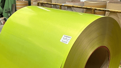 Neben der kundenspezifischen Goldschimmer-Variante wurden auch Prototypen in weiteren Farben entwickelt, darunter ein leuchtendes Grün.(Bild:  Henkel)