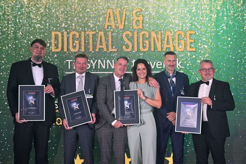 v. l.: Gold gewinnt ITZ Informationstechnologie (Markus Feyrer) und Delo Computer (Frank Aßmann), Platin erhält TD Synnex / Maverick DACH (Michael Görner und Anne Jeck), und ebenfalls Gold geht an Exertis AV (Mike Hommel und René Schülein).   (Bild: Vogel IT-Medien)