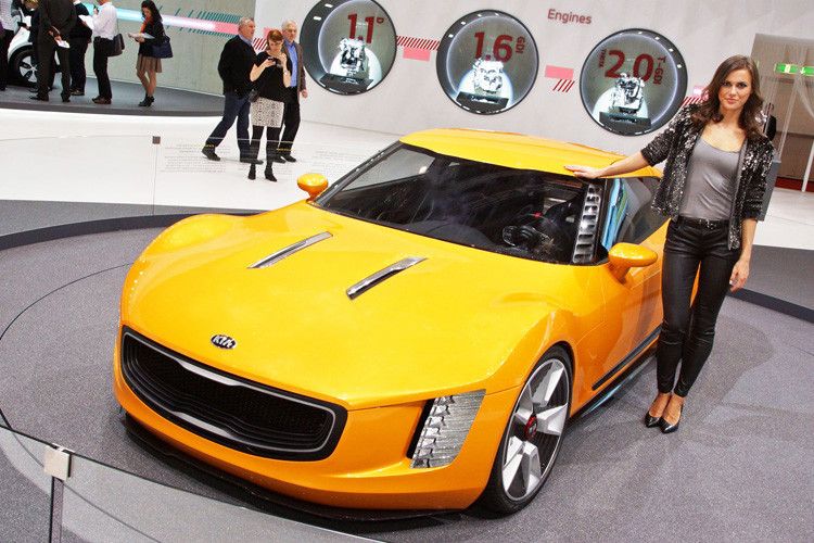 Kia setzt mit der Studie GT4 Stinger auf konventionelles Downsizing mit dem bekannten Zweiliter-Turbo. (Foto: sp-x)