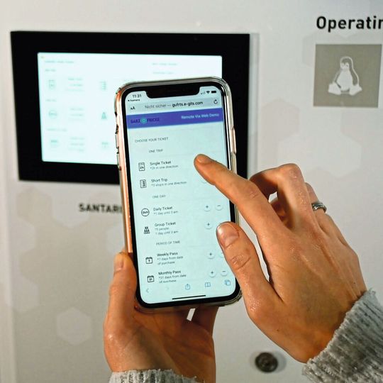 Den Automaten oder die Kaffeemaschine mit dem eigenen Smartphone bedienen. Mit einer speziellen Software ist das möglich. Den Automaten oder die Kaffeemaschine mit dem eigenen Smartphone bedienen. Mit einer speziellen Software ist das möglich.
