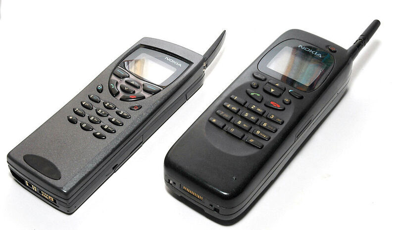 Hoher Ausbeulfaktor: Mit 400 Gramm Lebendgewicht waren die ersten Nokia-Mobilbüros nichts für die Jackettasche. (Oldmobil / CC BY-SA 3.0)