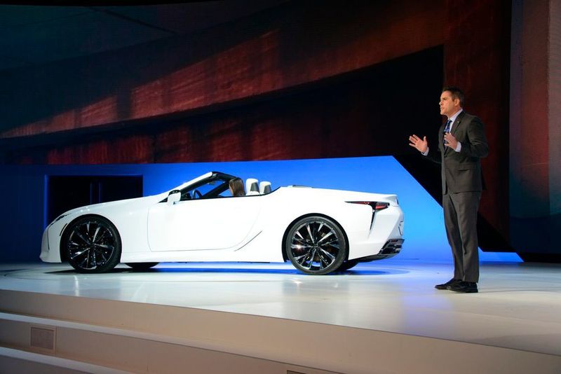 Wesentlich klassischer geht es bei Lexus mit dem LC Cabrio zu ... (NAIAS)