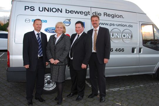 Die Führungsriege von PS Union (v. li.): Peter Weisbrich, Geschäftsführer Verkauf, Marion Kühnemund, kaufmännische Geschäftsführerin, Volker Ciesiolka, Geschäftsführer, und Peter Weisbrich, Geschäftsführer Service. (Archiv: Vogel Business Media)