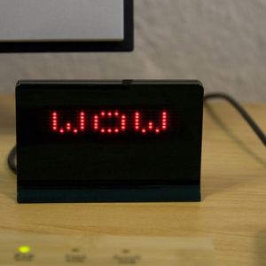 Sie sind kein Freund der vielen Worte und kommunizieren eigentlich sowieso lieber digital? Mit der USB LED-Anzeigetafel haben Sie nun die Möglichkeit, Ihre Kollegen im Büro auch im Reallife stilsicher zu informieren. Bis zu acht verschiedenen Nachrichten sowie Grafiken und Sounds können gespeichert und nach Belieben abgespielt werden. Auch die Laufrichtung, Geschwindigkeit sowie die Helligkeit der Anzeige ist verstellbar. Ein weiteres hilfreiches Feature: Über ein Programm können auch RSS-Feeds auf die Anzeigentafel gespielt werden. GetDigital.de bietet die USB LED-Anzeigetafel für knapp 30 Euro an.(Bildquelle:  Getdigital)