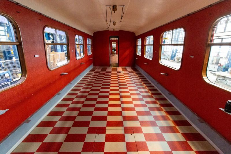 330 km von Prag nach Bratislava in nur vier Stunden und 28 Minuten: 72 Fahrgäste konnten es sich in luxuriöser Ausstattung im Innenbereich gemütlich machen.  (Lapp)