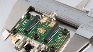 Effizienter funken: Digitaler Leistungsverstärker des FBH für die mobile Kommunikation. (FBH/P. Immerz)