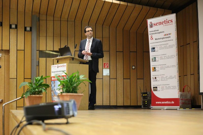 Alexander Dürsch, Geschäftsführer der Ergo-Tec GmbH, weiß um den hohen interdisziplinären Aufwand, mit dem Forschungs- und Entwicklungsprojekte in der Medizintechnik verbunden sind. Er empfiehlt die Mitgliedschaft in Netzwerken, denn dadurch seien für seine Firma schon einige Projekte zustandegekommen, z. B. das Projekt „Isyde“. Hier ist ein Pflegebett zur Prävention und Behandlung von Dekubitus entwickelt worden. (Bild: Finus)