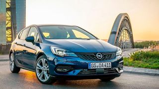 Neben dem Opel Astra sind auch die Modellreihen Combo, Corsa, Crossland, Grandland, Insgnia, Vivaro und Zafira der Baujahre 2019 und 2020 von einem aktuellen Rückruf der Rüsselsheimer betroffen. (Opel)