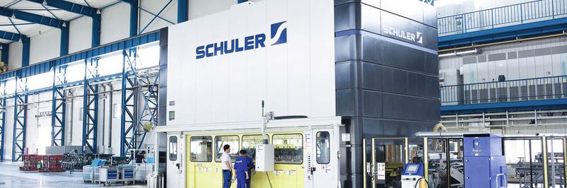 Mit Smart Assistent werden auf Grundlage der gesammelten Informationen die optimalen Bewegungskurven von Stößel und Transfer berechnet und die ermittelten Parameter an die Pressensteuerung übermittelt. (Schuler)
