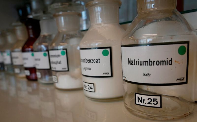 In der Sparte der Fein- und Spezialchemikalien lag der Gesamtumsatz im Jahr 2021 bei 55,34 Milliarden Euro. (Quelle: Destatis, VCI) (Bild: gemeinfrei/e_stamm auf Pixabay )