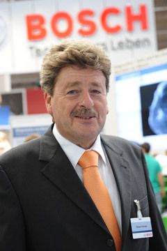 Robert Hanser von Bosch freut sich über den Innovationaward... (Archiv: Vogel Business Media)