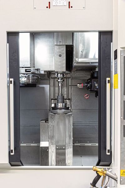 Da viele Schuster Anlagen nicht mit einer Y-Achse ausgestattet sind, entfällt die Möglichkeit, das Werkstück mit einem Standard-Tasteinsatz vorn und hinten an zwei Punkten anzutasten, um den aktuellen Durchmesser zu erfassen. (Bild: Blum)