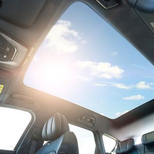 Das Panoramadach ist in der Lichtdurchlässigkeit dimmbar.(Bild:  Voyah)