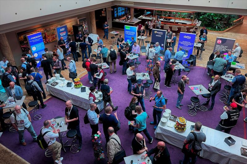 Die Teilnehmer und Teilnehmerinnen der ISX schätzten die Gespräche untereinander. (Bild: Vogel IT-Akademie)