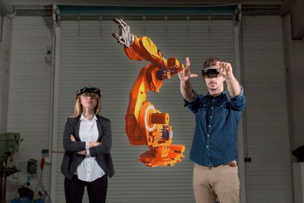 Das österreichische Start-Up Holo-Light befasst sich mit der Prozessbeschleunigung durch Fusion der echten mit der virtuellen Welt. Auf der Hannover Messe zeigen die Tiroler unter anderem ihre Holo-View App und die erste selbst entwickelte Hardware, den innovativen Holo-Stylus. Halle 6, Stand J18. (Holo-Light)