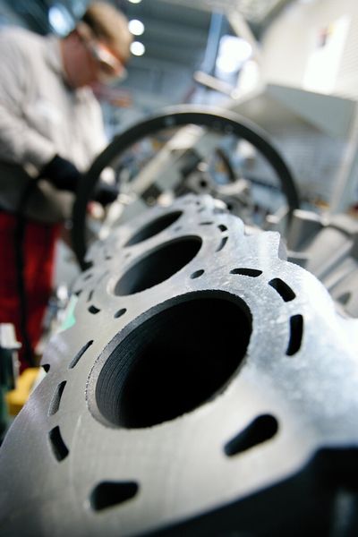 Die Beschäftigten der Metall- und Elektroindustrie haben 2012 eine beachtliche  Wirtschaftsleistung erarbeitet. (Bild: GDA)