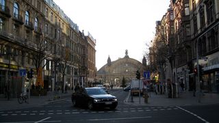 In Frankfurt müssen Fahrer ihr Tempo künftig drosseln. (Bild: Frankfurt / Chris Yunker / CC BY-SA)