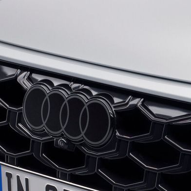 Die Plastic Manufacturing Group stellt unter anderem Kühlergrills für Auotmobilhersteller her. (Bild: Audi)