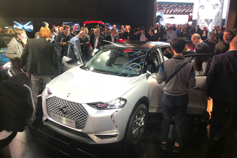 Die PSA-Schwestermarke DS zeigte mit dem DS3 Crossback das erste Konzernfahrzeug, das wahlweise mit Verbrenner oder als Elektroversion zu bekommen sein wird.  (press-inform)