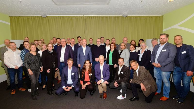 In Rostock trafen sich die Pressesprecher und Obermeister auch Einladung der norddeutschen Kfz-Verbände - Mecklenburg-Vorpommern, Hamburg und Niedersachsen-Bremen. In Rostock endete die PR-Roadshow des ZDK.(Bild:  Zietz - VCG)