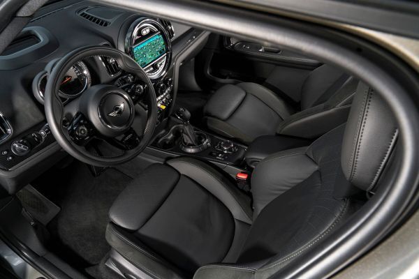 Dreizylinder-Ottomotor und Elektromotor erzeugen im MINI Cooper S E Countryman ALL4 eine gemeinsame Systemleistung von 165 kW/224 PS. (Mini)