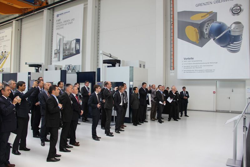 Gespanntes Warten bei den Besuchern der Technologietage auf die DAS-Vorführung. (Bild: Kroh)