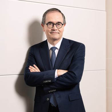 Renault-Chef François Provost will an seinem im Frühjahr vorgestellten Fünfjahresplan „Futuready“ festhalten. Die aktuelle Halbjahresbilanz bestätigt seinen Kurs. (Bild: Renault)
