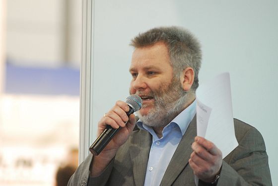 Matthias Nowotny von der Dialogmanufaktur führte durch die Diskussion rund um die GVO. (Archiv: Vogel Business Media)