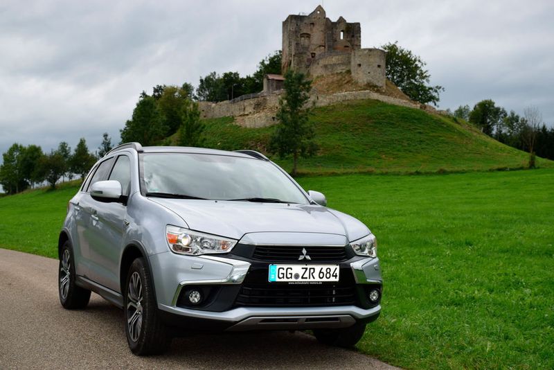 Der Mitsubishi ASX ist ein geräumiger und bequemer Reisebegleiter, gerne auch abseits der etablierten Touristenrennstrecken. (Holz / »kfz-betrieb«)