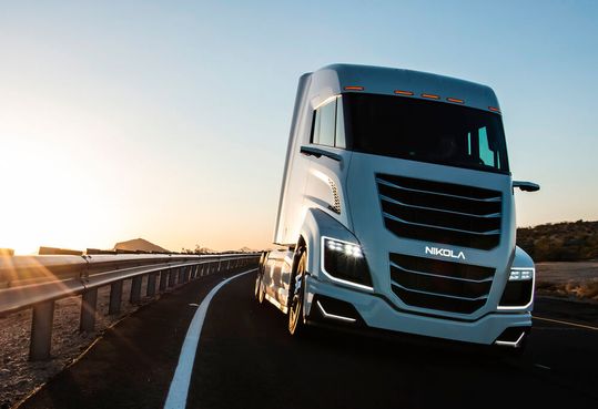 Dieses Bild gehört der Vergangenheit an, denn der Elektrolastwagen-Bauer Nikola streicht per US-Insolvenzverfahren die Segel, wie man jetzt erfährt. Zu den Hauptgläubigern gehört übrigens der Bosch-Konzern ...(Bild:  Nikola)