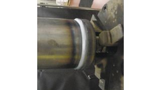 Einschweißen eines Kompressorbodens für einen Luftkompressor 1 mm an 1,5 mm geschweißt mit 2,03 m/min. (Bild: Lincoln Electric)