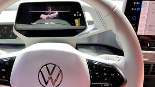 Der ID 3 soll Volkswagens bislang am besten vernetztes Modell werden. Doch mit der Software hat der Hersteller weiter zu kämpfen. (Bild: Seyerlein/»kfz-betrieb«)