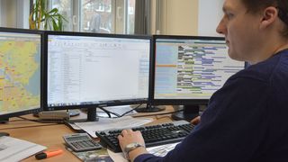 Marlep-Disponent Marlon Roda steuert seine Tanklogistik mit Hilfe von Transics-Telematik. (Bild: MBWA)