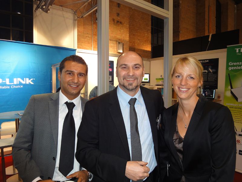 (v.l.) Ugur Göksu (Edimax), Marcus Knickmeier und Ramona Hieß (beide TP-Link) (Archiv: Vogel Business Media)