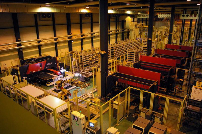 Blick in die Blechbearbeitung bei Fanuc.  Bild: Kroh (Archiv: Vogel Business Media)